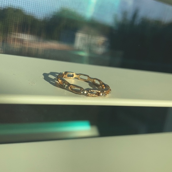 Gold ring - Picture 1 of 1